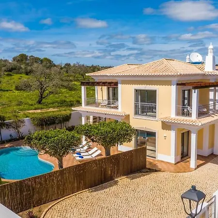 Paradise By Blue Diamond 18 Vila